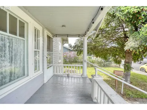 1206 E 9th Street The Dalles OR 97058