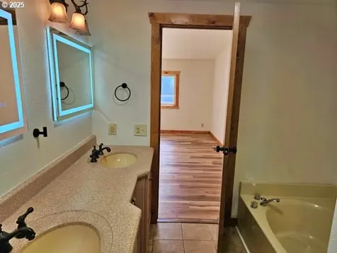 990 E 2nd Street Coquille OR 97423