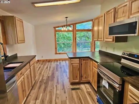 990 E 2nd Street Coquille OR 97423
