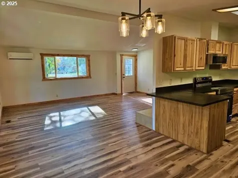 990 E 2nd Street Coquille OR 97423