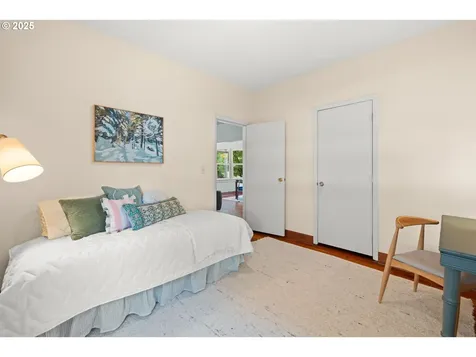 5118 SE Gladstone Street Portland OR 97206