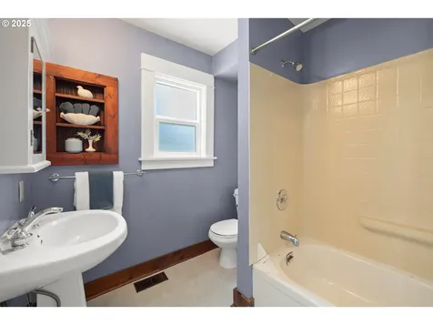 5118 SE Gladstone Street Portland OR 97206