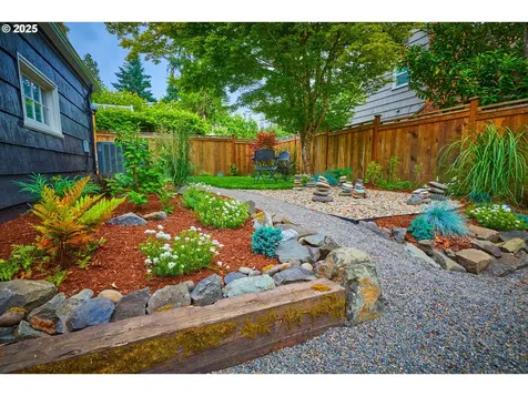 2010 Agate Street Eugene OR 97403