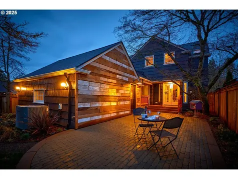 2010 Agate Street Eugene OR 97403