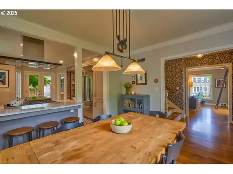 2010 Agate Street Eugene OR 97403