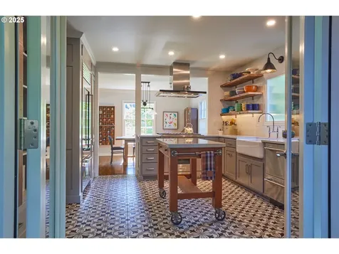 2010 Agate Street Eugene OR 97403