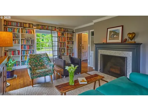 2010 Agate Street Eugene OR 97403