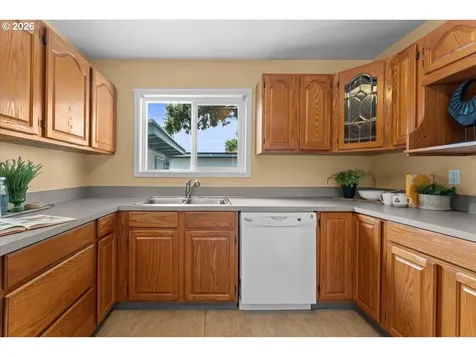 7413 SE Pine Street Portland OR 97215