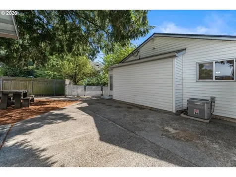 7413 SE Pine Street Portland OR 97215