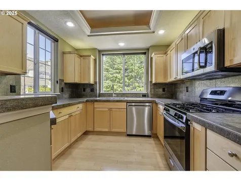 1613 NE Ashberry Drive Hillsboro OR 97124