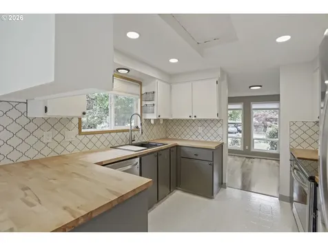3034 SE Timberlake Drive Hillsboro OR 97123