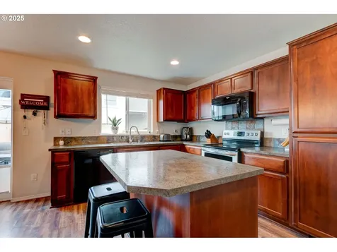 101 Leif Drive Kelso WA 98626