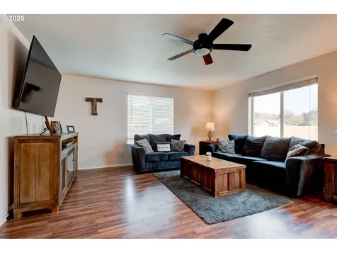 101 Leif Drive Kelso WA 98626