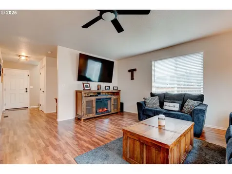 101 Leif Drive Kelso WA 98626
