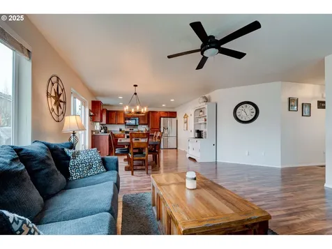 101 Leif Drive Kelso WA 98626