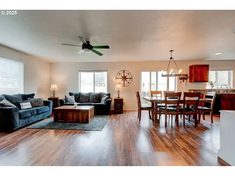 101 Leif Drive Kelso WA 98626