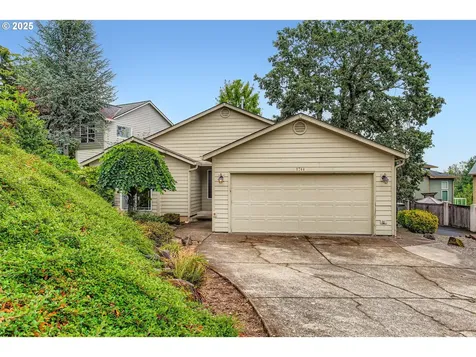 1744 N 10th Street Washougal WA 98671