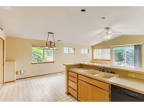 1744 N 10th Street Washougal WA 98671
