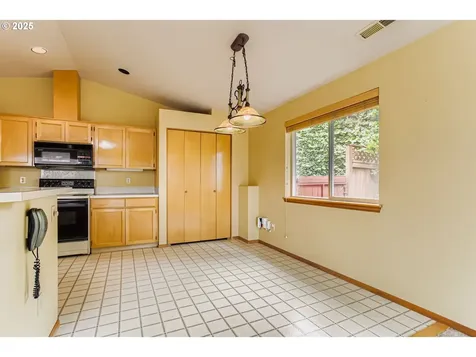 1744 N 10th Street Washougal WA 98671