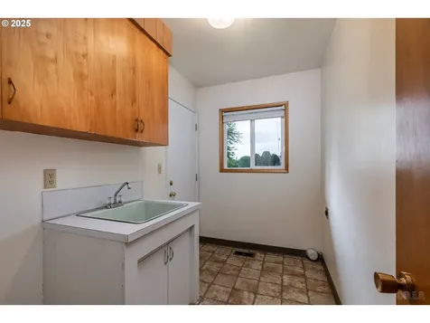33872 Berg Road Warren OR 97053