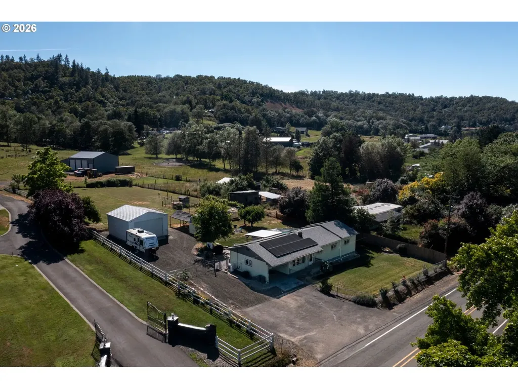 695 Glengary Loop Road Roseburg OR 97470