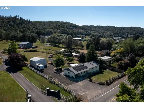 695 Glengary Loop Road Roseburg OR 97470