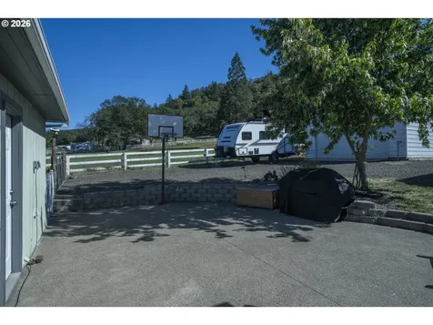 695 Glengary Loop Road Roseburg OR 97470