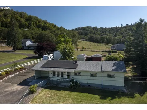 695 Glengary Loop Road Roseburg OR 97470