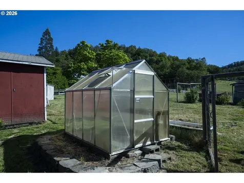 695 Glengary Loop Road Roseburg OR 97470