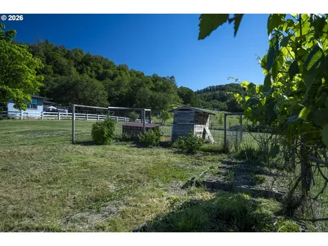 695 Glengary Loop Road Roseburg OR 97470