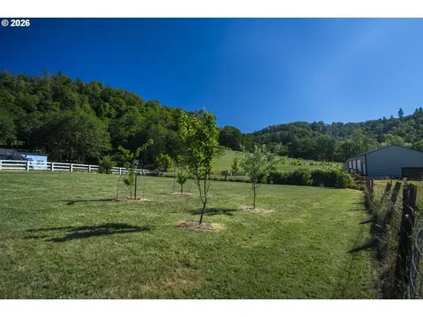 695 Glengary Loop Road Roseburg OR 97470