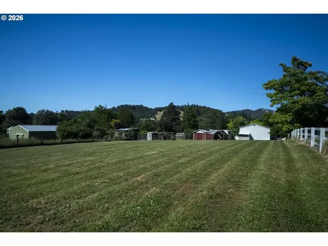 695 Glengary Loop Road Roseburg OR 97470