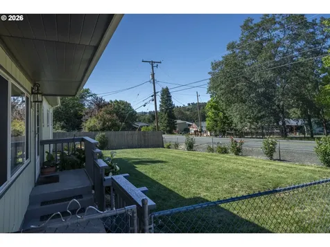695 Glengary Loop Road Roseburg OR 97470