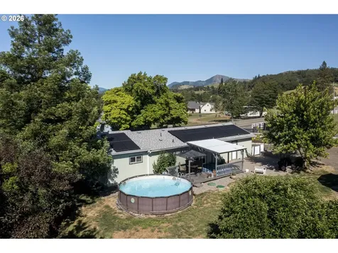 695 Glengary Loop Road Roseburg OR 97470