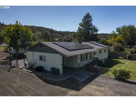 695 Glengary Loop Road Roseburg OR 97470
