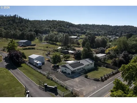 695 Glengary Loop Road Roseburg OR 97470