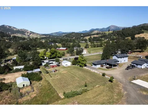 695 Glengary Loop Road Roseburg OR 97470