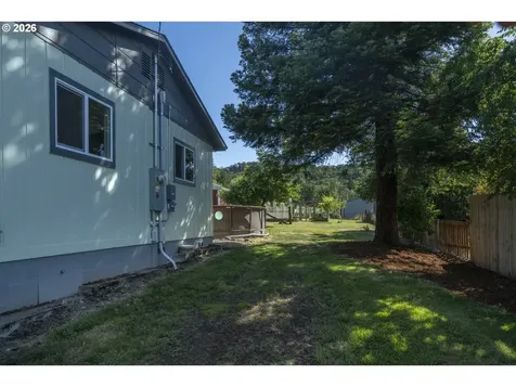 695 Glengary Loop Road Roseburg OR 97470