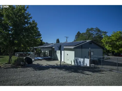 695 Glengary Loop Road Roseburg OR 97470