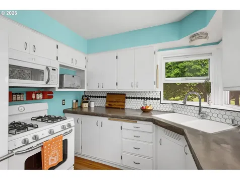 6110 NE 41st Avenue Portland OR 97211
