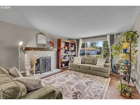 821 Johnson Street Woodburn OR 97071