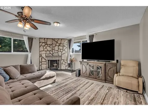 821 Johnson Street Woodburn OR 97071
