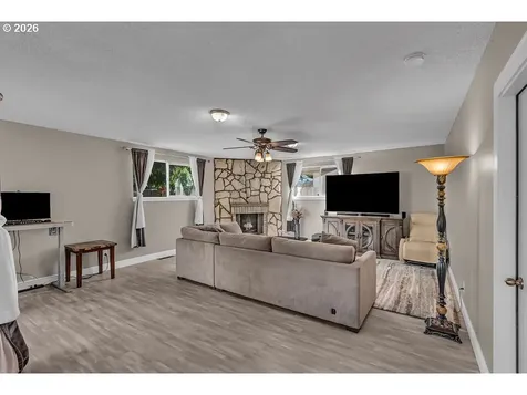 821 Johnson Street Woodburn OR 97071