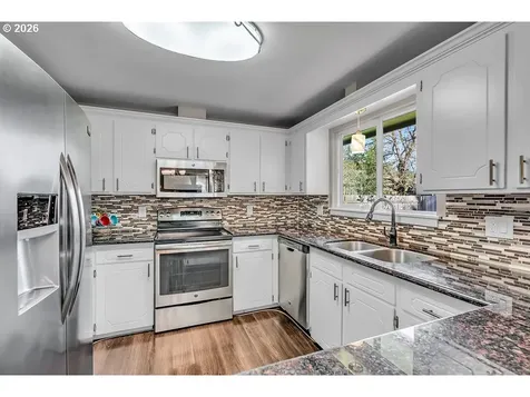 821 Johnson Street Woodburn OR 97071