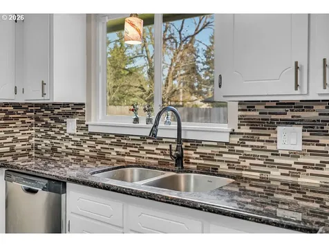 821 Johnson Street Woodburn OR 97071