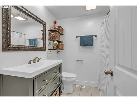 821 Johnson Street Woodburn OR 97071