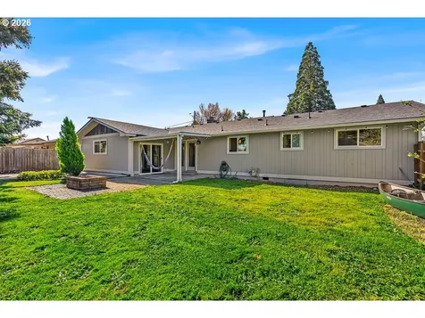 821 Johnson Street Woodburn OR 97071