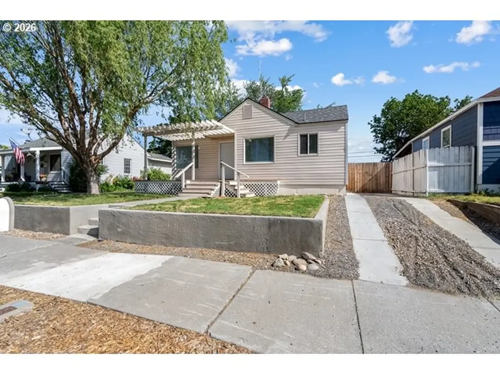 561 E Ridgeway Avenue Hermiston OR 97838