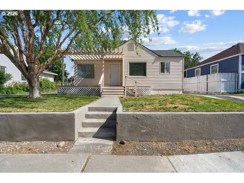561 E Ridgeway Avenue Hermiston OR 97838