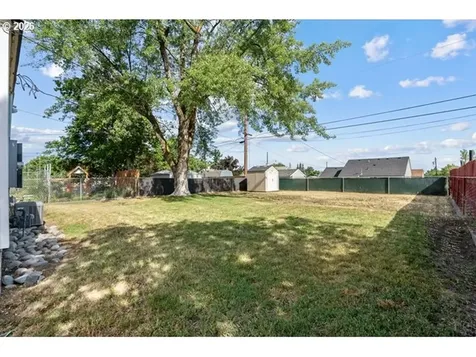 561 E Ridgeway Avenue Hermiston OR 97838